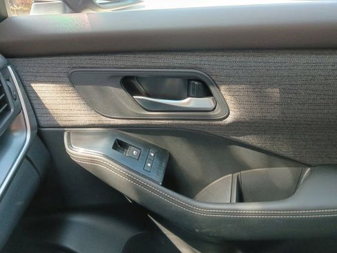 Used 2023 Nissan Rogue SV FWD image 35