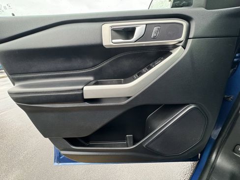 Used 2022 Ford Explorer XLT image 23
