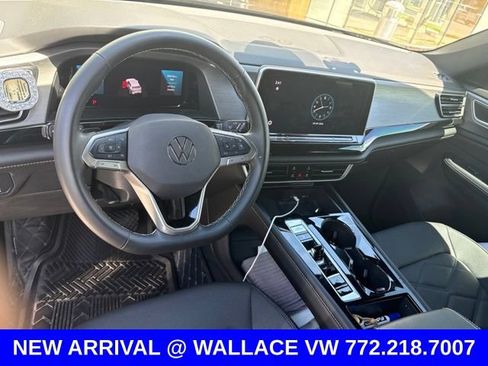 Used 2024 Volkswagen Atlas Cross Sport SE w/ Panoramic Sunroof Package FWD image 3