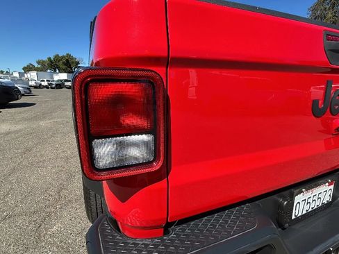 Used 2023 Jeep Gladiator Sport AWD/4WD image 47