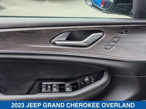 Used 2023 Jeep Grand Cherokee Overland w/ Luxury Tech Group IV AWD/4WD image 13