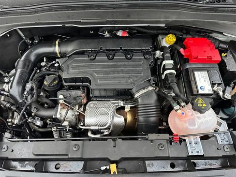 Certified 2023 Jeep Renegade Latitude w/ Premium Group image 9