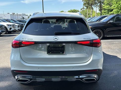 Used 2025 Mercedes-Benz GLC 300 4MATIC image 5