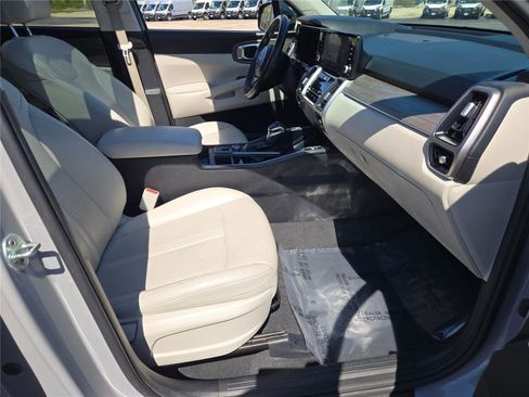 Used 2022 Kia Sorento EX w/ Panoramic Sunroof Package FWD image 7