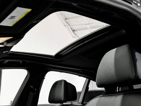 Used 2023 BMW M550i xDrive image 7