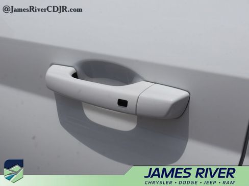 Used 2025 Hyundai Venue SEL FWD image 21
