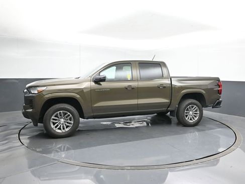 Used 2024 Chevrolet Colorado LT w/ LT Convenience Package image 2
