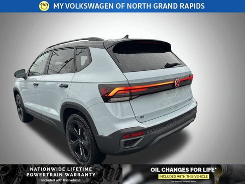 New 2026 Volkswagen Taos SE image 5