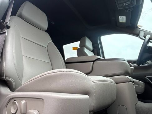 Used 2025 GMC Sierra 1500 SLT AWD/4WD image 29