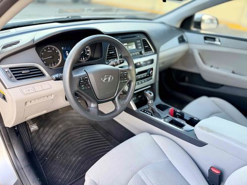Used 2017 Hyundai Sonata SE FWD image 14
