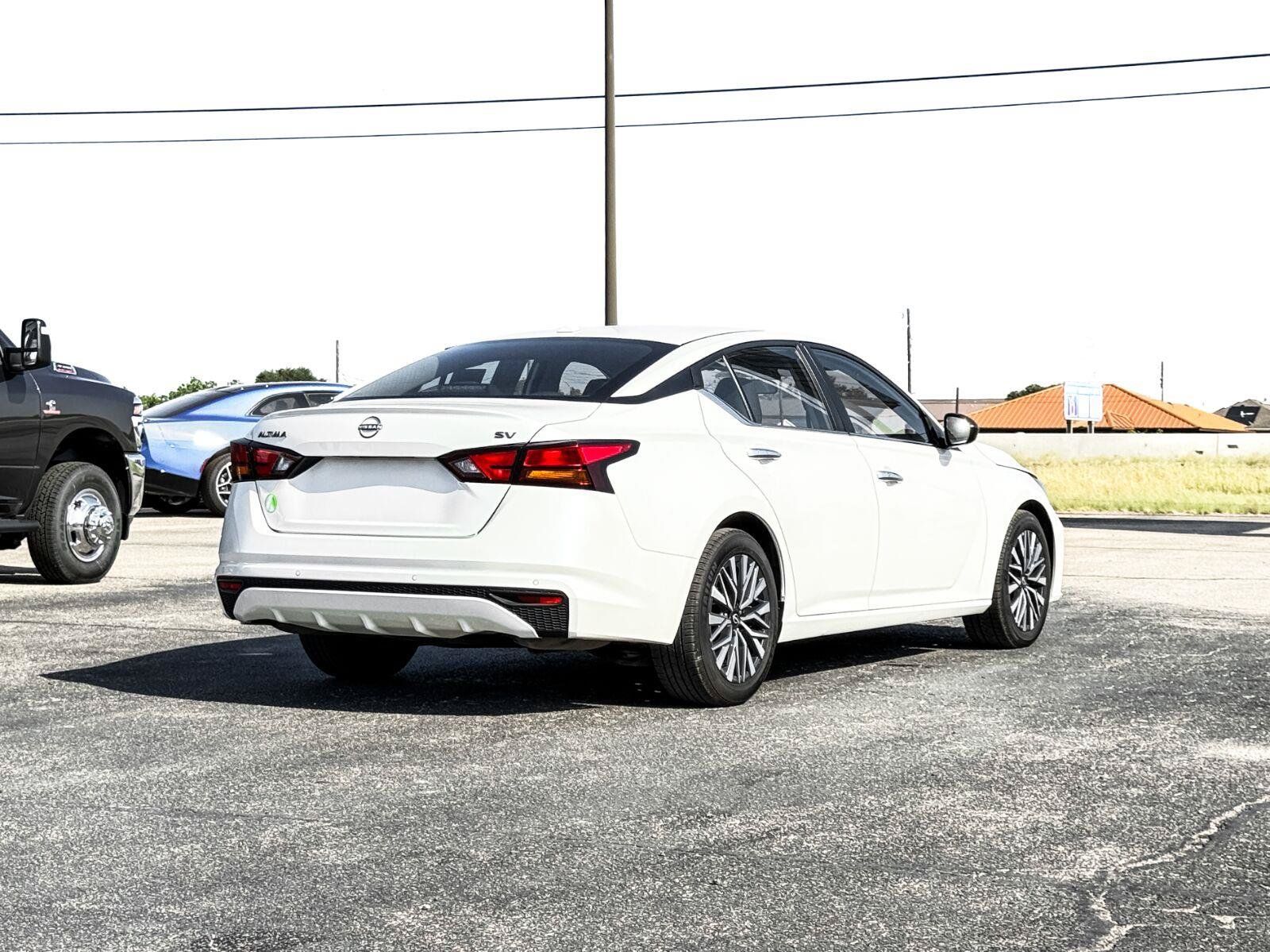 Used 2024 Nissan Altima 2.5 SV FWD image 10