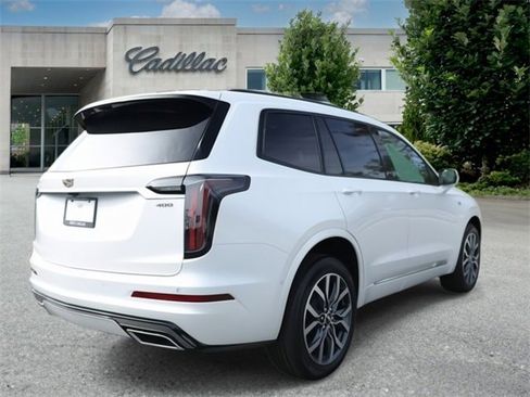 Used 2022 Cadillac XT6 Sport w/ Technology Package image 7