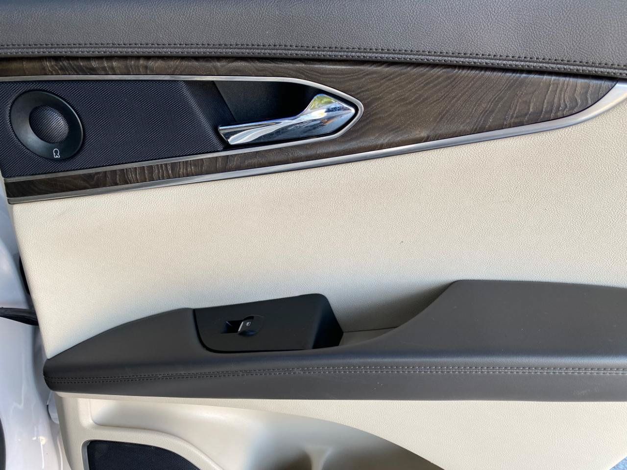 Used 2019 Lincoln Nautilus Reserve FWD image 32