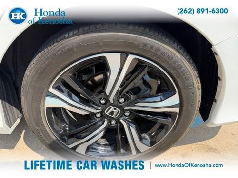 Used 2018 Honda Civic Touring image 3