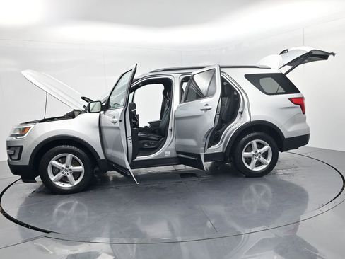 Used 2017 Ford Explorer XLT w/ Equipment Group 202A image 57