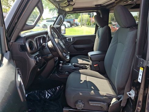 Used 2019 Jeep Wrangler Sport AWD/4WD image 13
