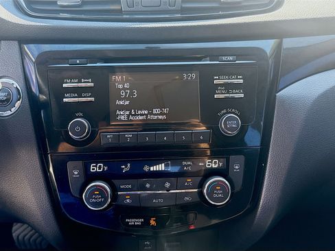 Used 2017 Nissan Rogue Sport SV image 12