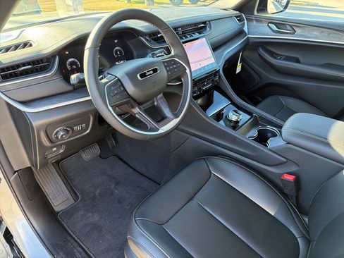 New 2025 Jeep Grand Cherokee L Limited image 38