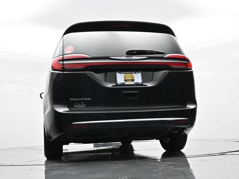 Used 2023 Chrysler Pacifica Touring-L FWD image 27