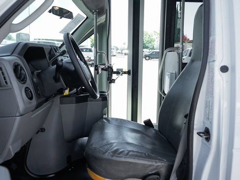 Used 2013 Ford E-450 and Econoline 450 Super Duty w/ Shuttle Bus Prep Pkg RWD image 18