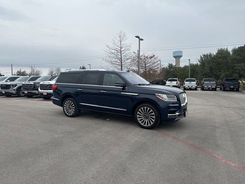 Used 2019 Lincoln Navigator L Reserve image 12
