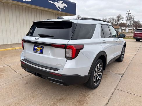 New 2026 Ford Explorer ST-Line image 3