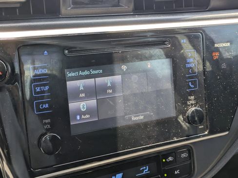 Used 2017 Toyota Corolla SE FWD image 15