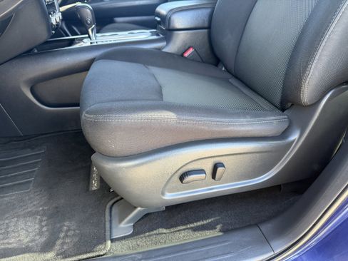 Used 2020 Nissan Pathfinder SV image 22