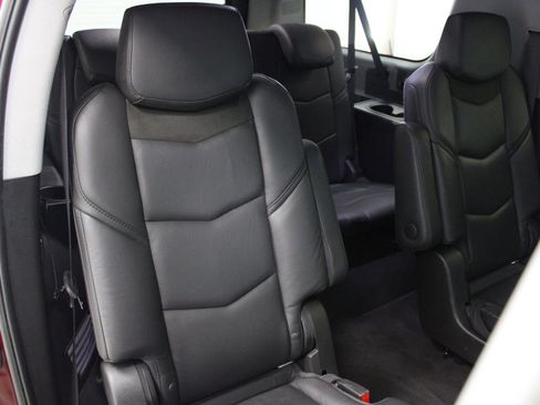 Used 2017 Cadillac Escalade ESV Luxury image 30