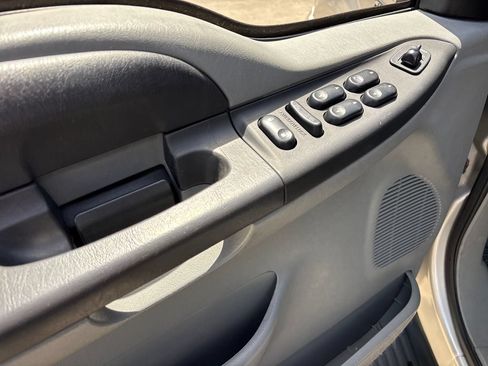 Used 2005 Ford Excursion XLS RWD image 16