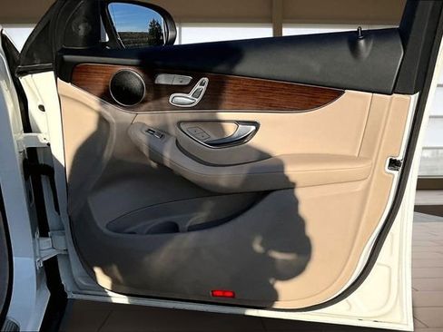 Used 2021 Mercedes-Benz GLC 300 4MATIC image 24