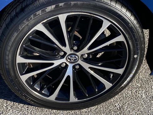 Used 2018 Toyota Camry SE w/ Moonroof Package image 27