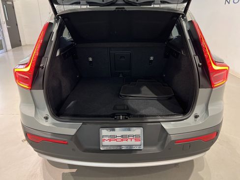 Used 2025 Volvo XC40 B5 Core image 29