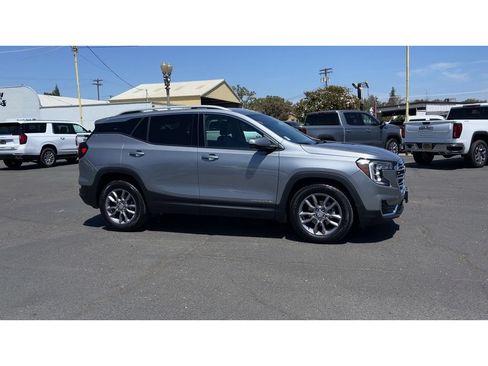 Certified 2024 GMC Terrain SLT FWD image 4