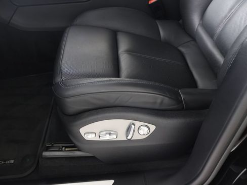 Certified 2023 Porsche Macan S AWD/4WD image 12