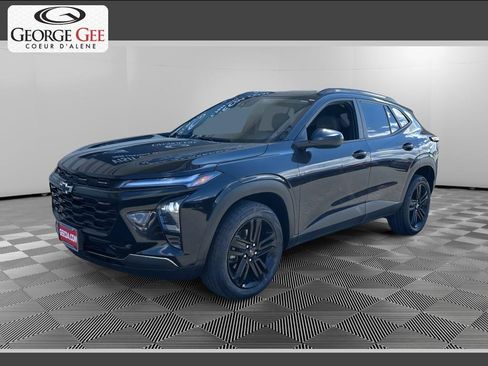 Used 2025 Chevrolet Trax ACTIV w/ Driver Confidence Package FWD image 1