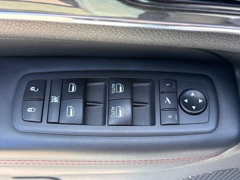 Used 2021 Jeep Grand Cherokee Trailhawk w/ Premium Lighting Group AWD/4WD image 14