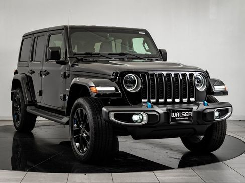 Used 2023 Jeep Wrangler Unlimited Sahara w/ Cold Weather Group image 12