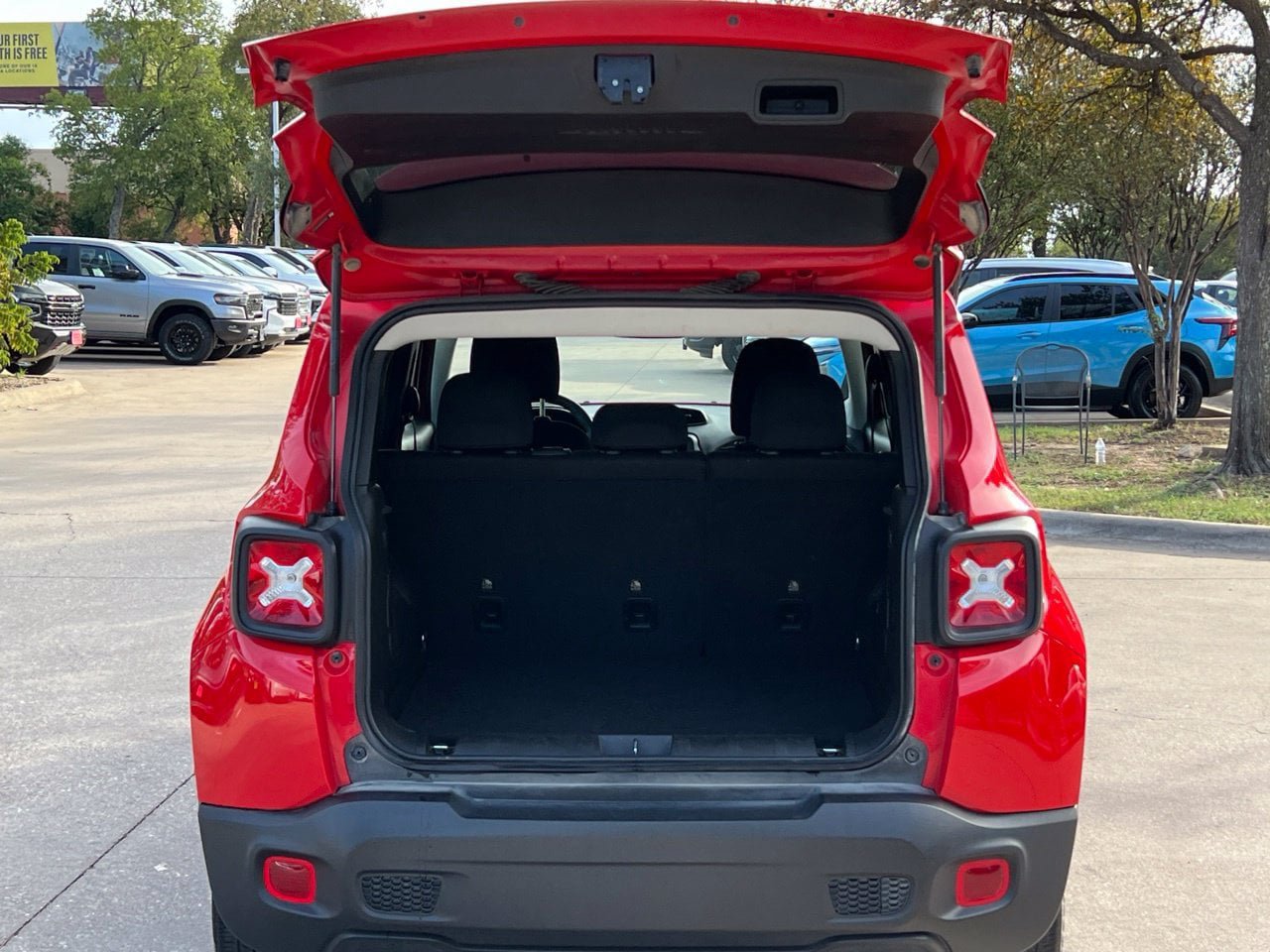 Used 2023 Jeep Renegade Latitude AWD/4WD image 24