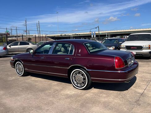 Used 2006 Lincoln Town Car Signature RWD image 5