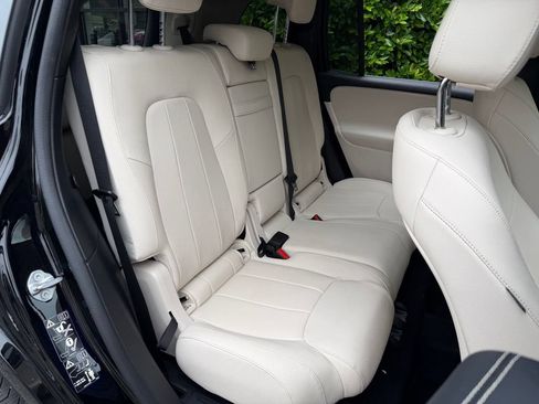 Used 2022 Mercedes-Benz GLB 250 4MATIC w/ Premium Package Lite image 39