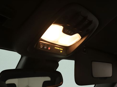 Used 2023 Chevrolet TrailBlazer RS w/ Sun and Liftgate Package FWD image 17