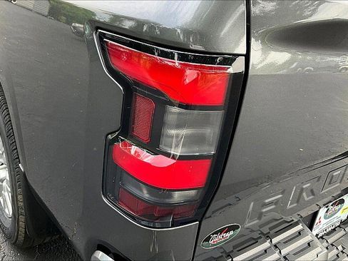 Used 2022 Nissan Frontier SV w/ Technology Package image 32
