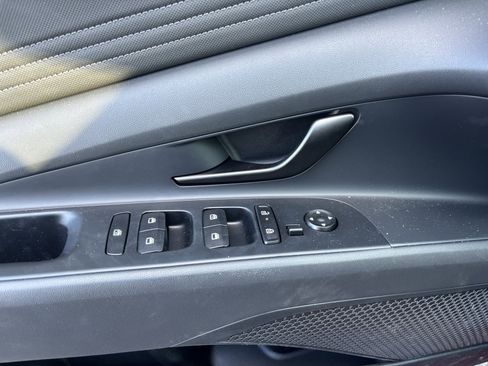 Used 2025 Hyundai Elantra Sport image 11