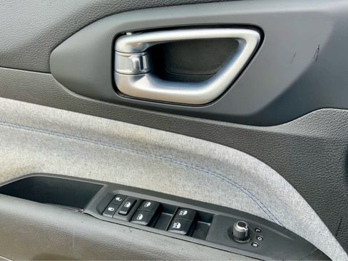 Used 2023 Jeep Compass Sport image 46