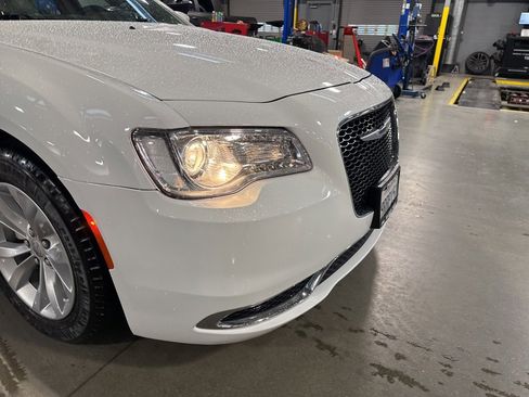 Certified 2023 Chrysler 300 Touring image 11