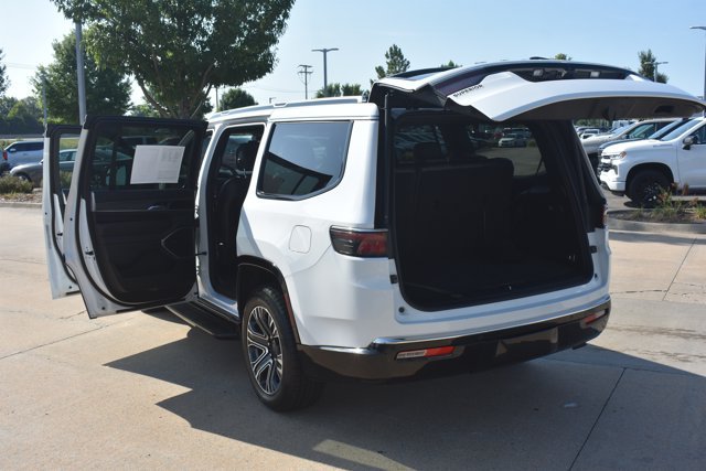 Used 2024 Jeep Wagoneer Series II w/ Flexible Seating Group AWD/4WD image 17