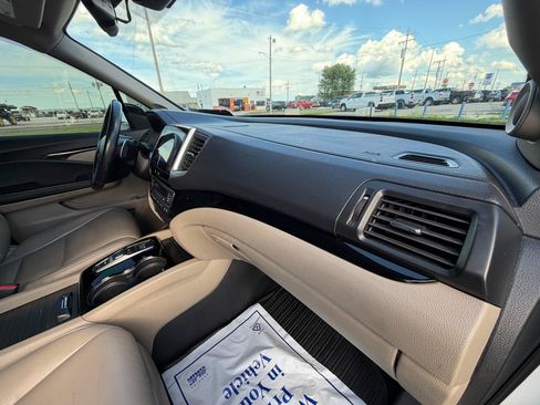 Used 2017 Honda Pilot Touring image 18