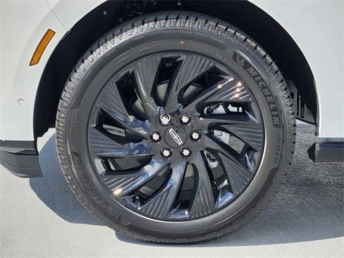 New 2025 Lincoln Navigator Reserve w/ Jet Appearance Package image 10