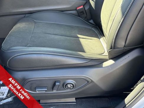 New 2025 Jeep Grand Cherokee Altitude image 14